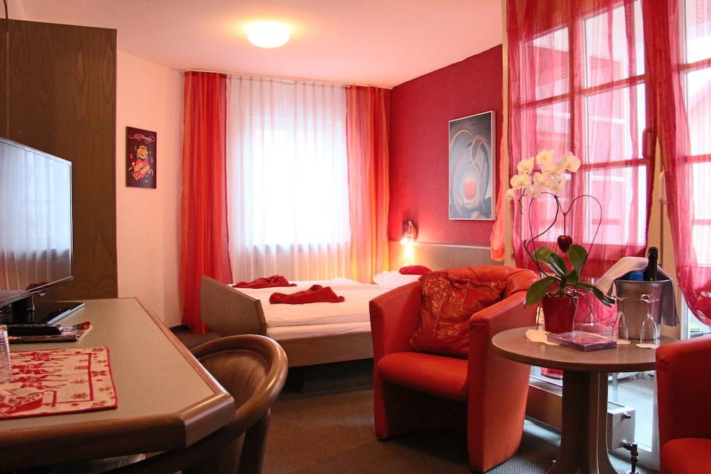 Hotel Am Schloss Neuenstein ห้อง รูปภาพ